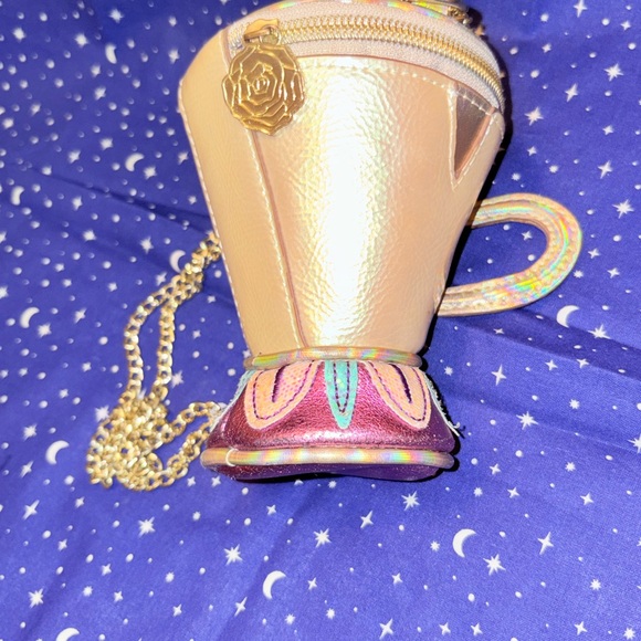 Chip Teacup Crossbody Bag with Gold Chain - Picture 4 of 7